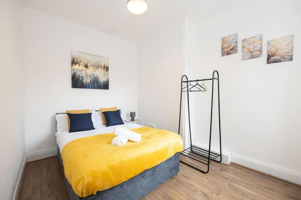 Bright & Modern 3 Bedroom Old Trafford Home Manchester Exterior photo